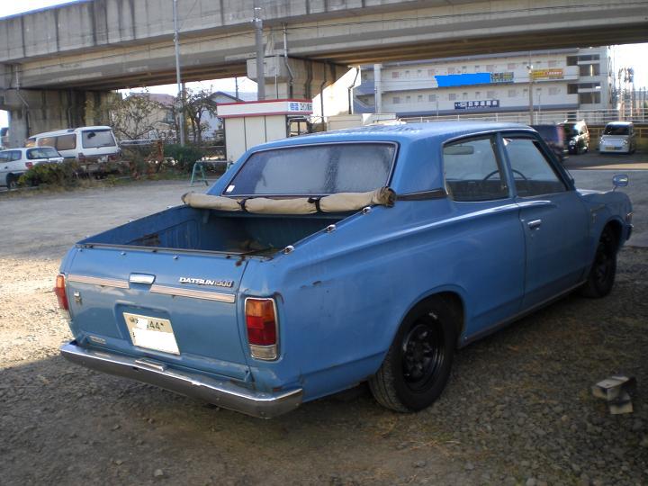 And it was fitted with the Datsun 1200 pickup loading label LOADING